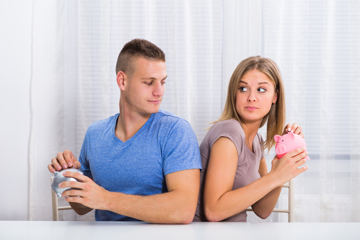 couple hiding money from each other in divorce